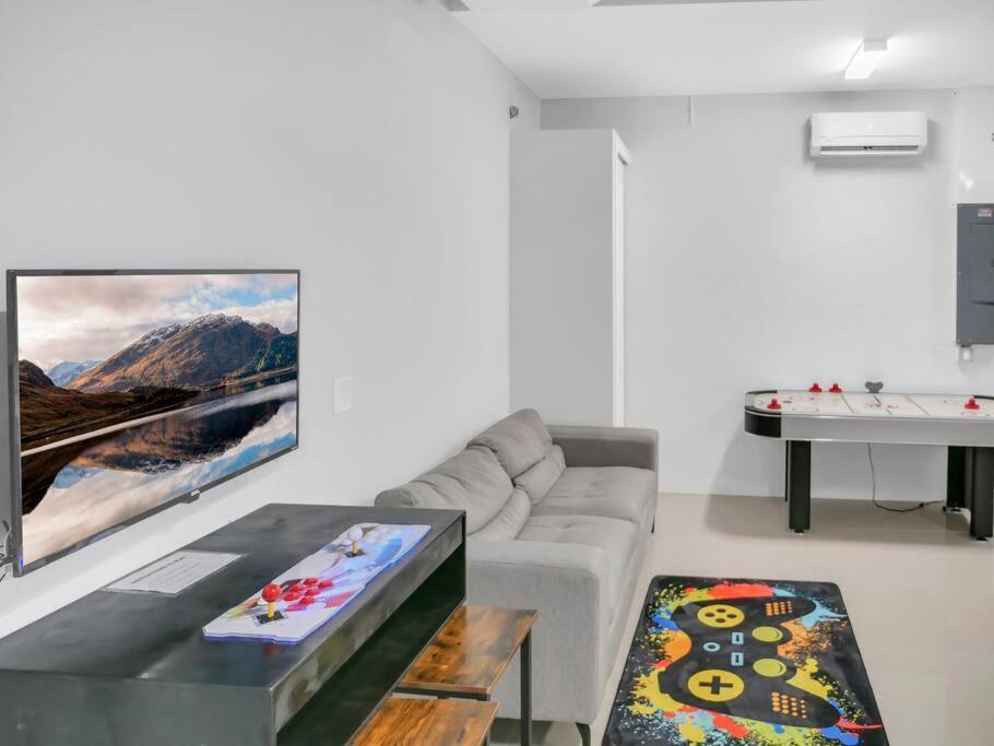 Casa Sevilla, Heated Pool, Sleeps 9, 4B3B كيب كورال المظهر الخارجي الصورة