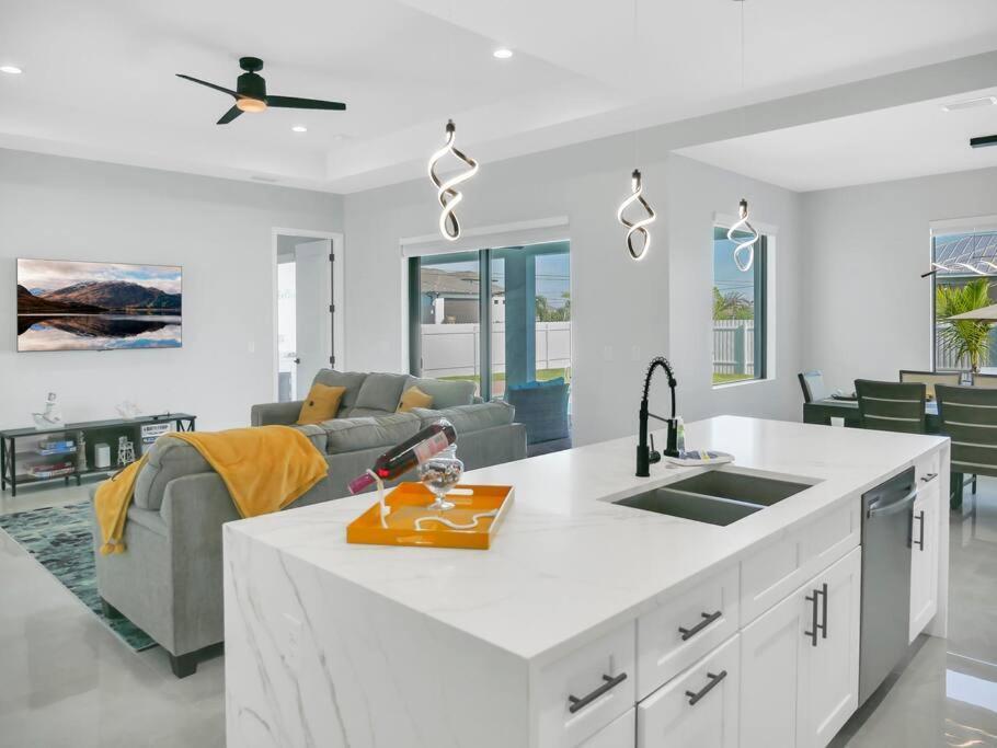 Casa Sevilla, Heated Pool, Sleeps 9, 4B3B كيب كورال المظهر الخارجي الصورة