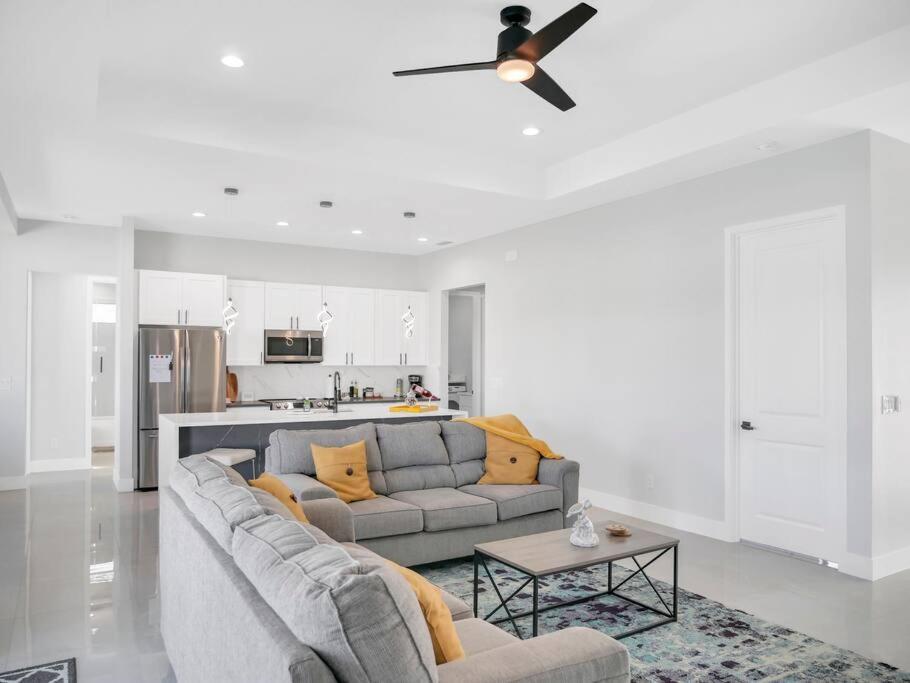 Casa Sevilla, Heated Pool, Sleeps 9, 4B3B كيب كورال المظهر الخارجي الصورة